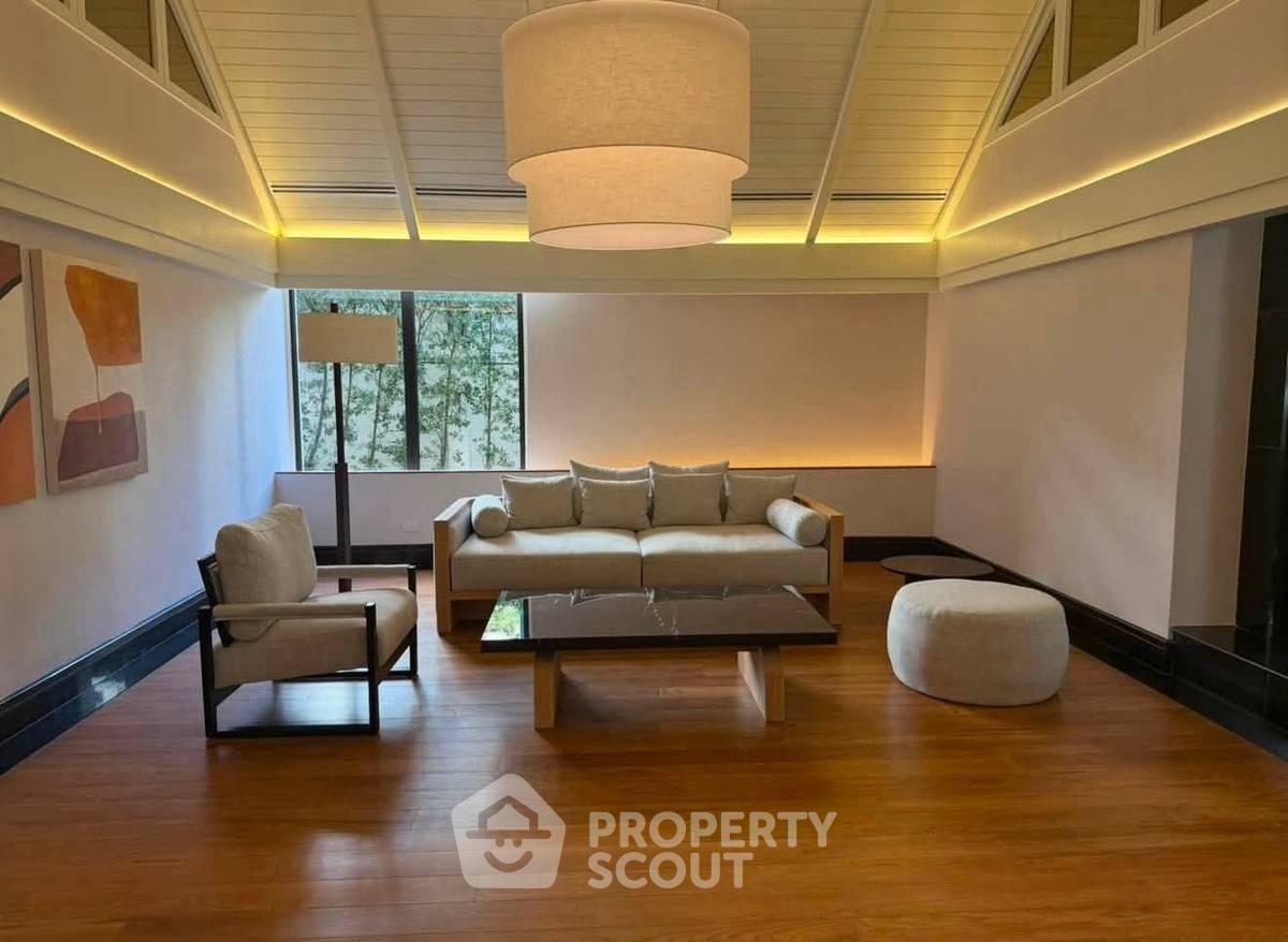picture High-Floor 2-BR 161 Sqm Langsuan Ville, 300m to BTS Ratchadamri (ID 3126533) - 1/17