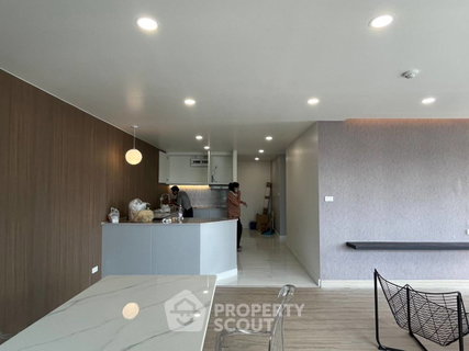 คอนโด 2 ห้องนอน ขาย | สาริน เพลส คอนโดมิเนียม | ใกล้ BTS รัชโยธิน (ID 3125295)