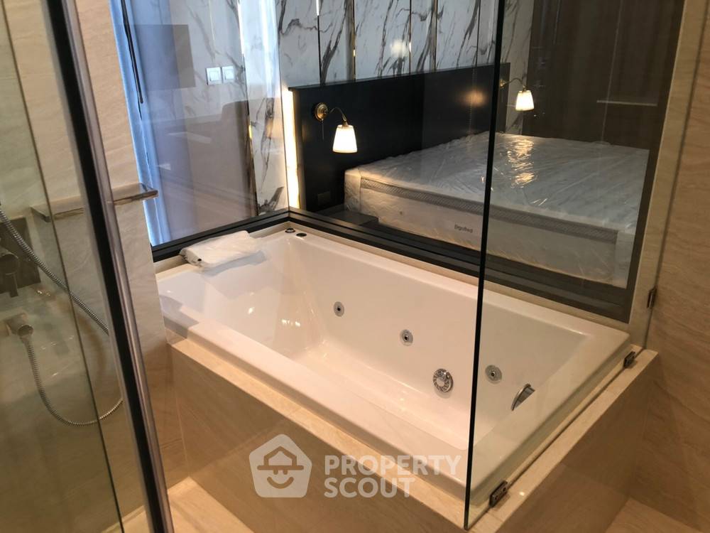 picture High-Floor 1-BR Condo Ashton Silom, 300m to BTS Chong Nonsi (ID 347736) - 9/14