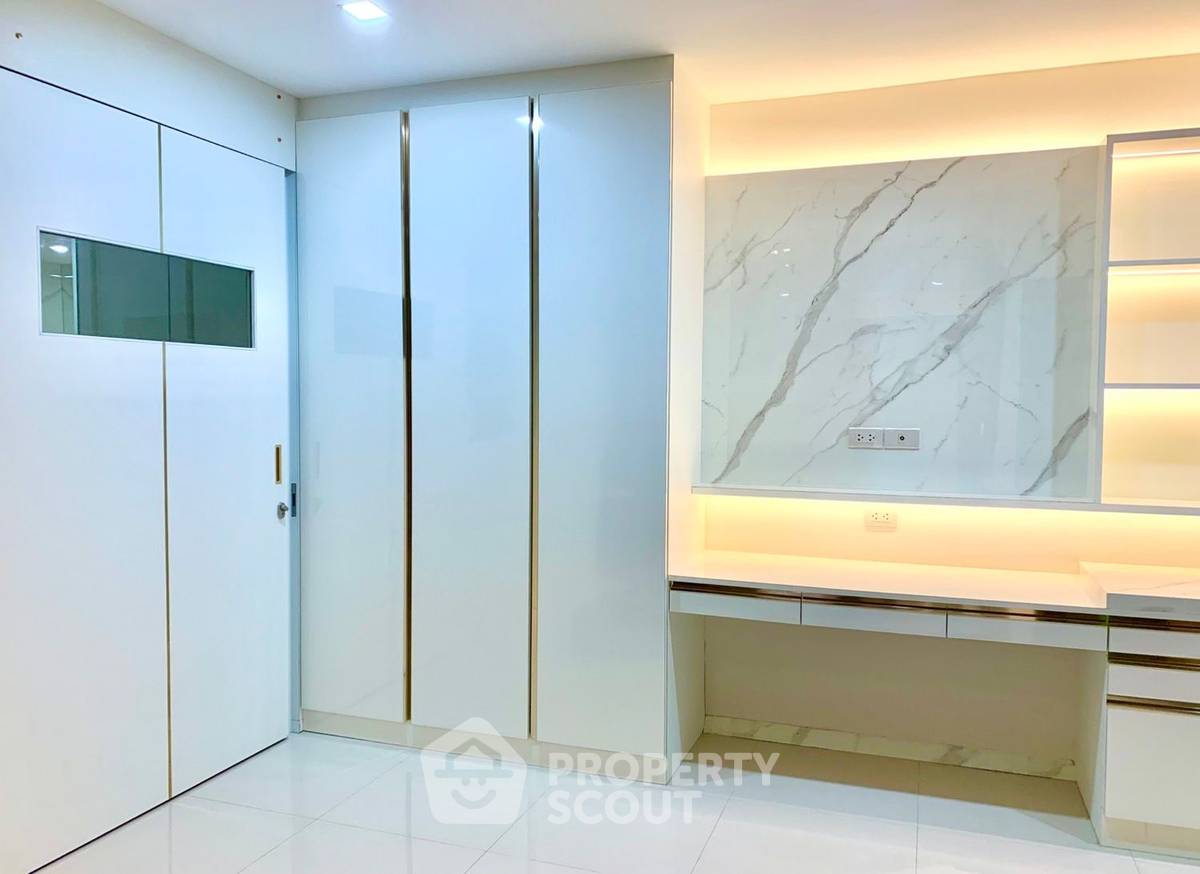 picture 2-BR Condo For Sale, The Winning Tower, ARL Ramkhamhaeng (ID 497198) - 14/45