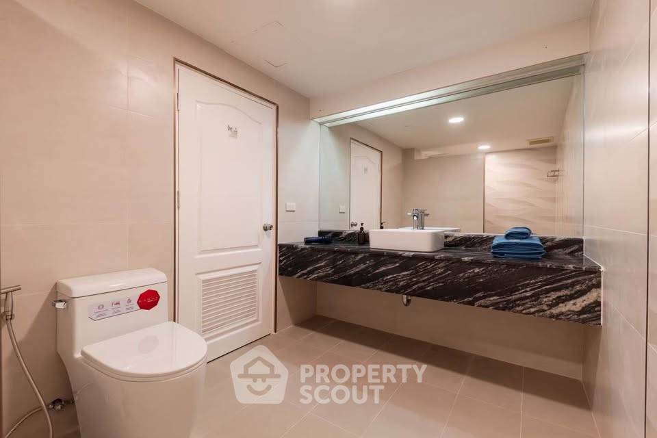 picture High-Floor 1-BR 68 Sqm At Nusa State Tower Condo, 400m BTS Saphan Taksin (ID 3123406) - 16/29