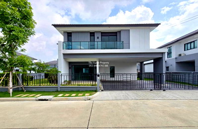 ขายบ้านเดี่ยว : ขายบ้านเดี่ยว เซนโทร ทวีวัฒนา เนื้อที่ 102.8 ตร.ว. พื้นที่ใช้สอย 320 ตร.ม. 4 นอน 5 น้ำ จอดรถ 4 คัน หลังใหญ่ ใกล้บรมราชชนนี เพชรเกษม กาญจนาภิเษก