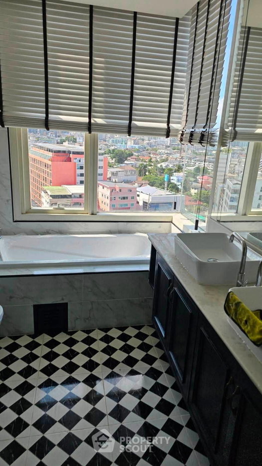 picture Pet-Friendly 3-BR Condo At Watermark Chaophraya, BTS Krung Thon Buri (ID 3125955) - 2/13