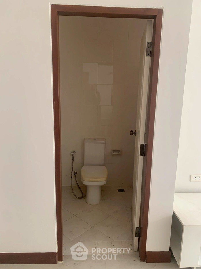 picture 1-BR Condo In Ease Ratchada Condominium, 7th-Floor Chan Kasem (ID 3116196) - 3/8