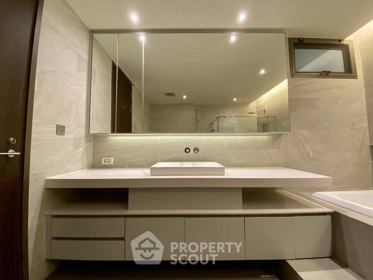 picture 3-Bedroom Condo At Supreme Legend Condominium Near MRT Khlong Toei (ID 3125354) - 26/41