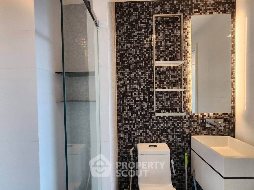 picture High-Floor 1-BR At The Room Sukhumvit 69, 100m to BTS Phra Khanong (ID 2398971) - 14/27
