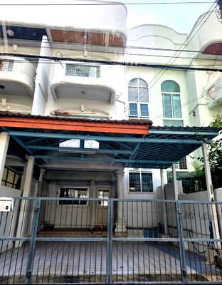 Townhouses for rent : For Rent Townhome in Ladprao84  Lowest Price in the Area!
