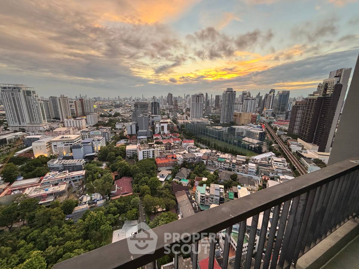 picture 2-BR 53 Sqm, High-Floor at Rhythm Sukhumvit 44/1, 70m to BTS Phra Khanong (ID 3115712) - 2/16