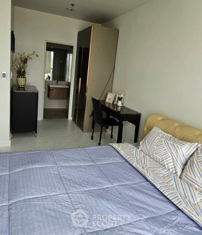 picture High-Floor 2-BR Condo 62 Sqm, The Complete Narathiwat (Chong Nonsi) (ID 1761360) - 3/7