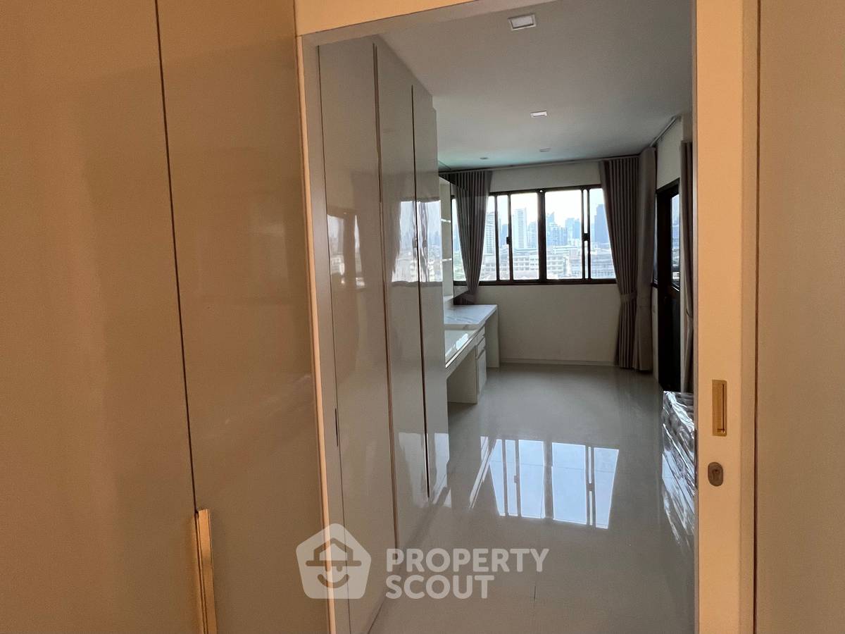 picture 2-BR Condo For Sale, The Winning Tower, ARL Ramkhamhaeng (ID 497198) - 23/45