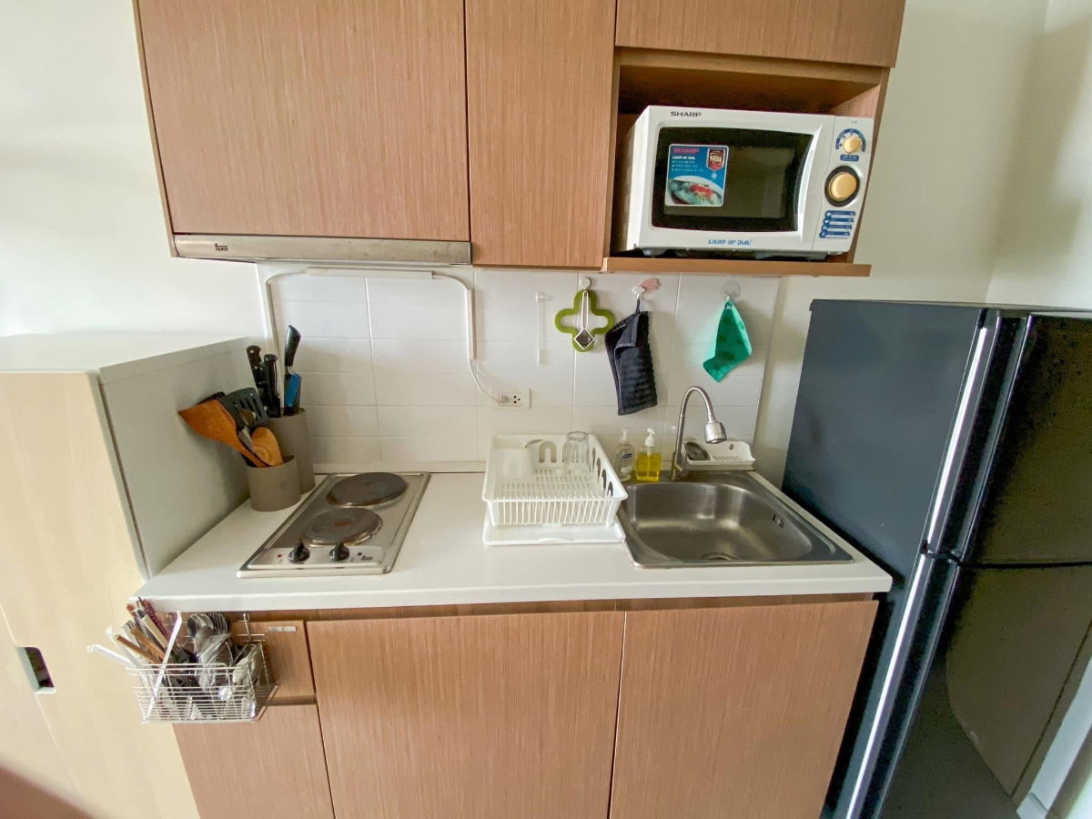 picture condo for rent near bts saphankwai - 8/9