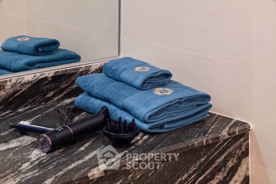 picture High-Floor 1-BR 68 Sqm At Nusa State Tower Condo, 400m BTS Saphan Taksin (ID 3123406) - 17/29