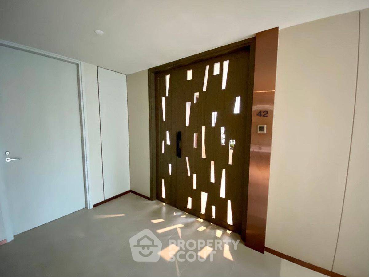 picture 3-Bedroom Condo At Supreme Legend Condominium Near MRT Khlong Toei (ID 3125354) - 8/41