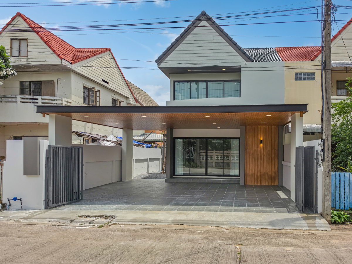 Newly renovated twin house for sale near Khon Kaen Hospital, Sri Chan 39.