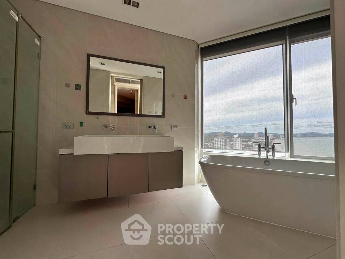 picture High-Floor 3-BR 217 Sqm At Reflection Jomtien Beach Pattaya (ID 3120030) - 13/15