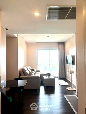 Condos for rent : 15th-Floor 2-BR At The Saint Residences, 100m To MRT Phahon Yothin (ID 3119366)