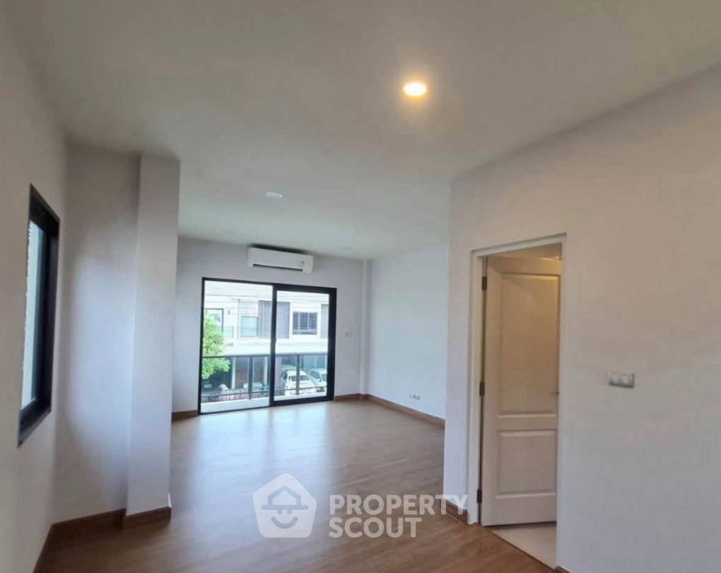 picture 4-Bedroom House For Rent At Centro Bangna Km.7, Bang Kaeo (ID 3114784) - 6/9