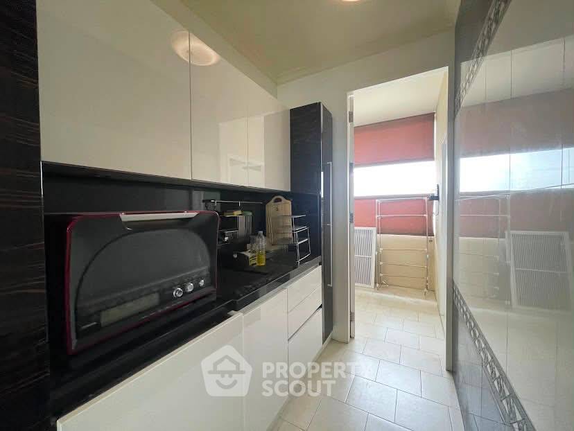 picture Well-Priced 3-BR 177 Sqm Condo At Royce Private Residences, MRT Sukhumvit (ID 3119095) - 8/23
