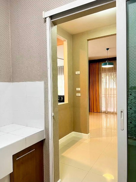รูป 🏡 ให้เช่าบ้านเดี่ยว ตกแต่งสไตล์โมเดิร์น ในโครงการคุณภาพ สิ่งแวดล้อมดี ความปลอดภัยสูง ใกล้ห้างสรรพสินค้า, โรงเรียนนานาชาติ และอื่นๆอีกมากมาย - รูปที่ 11/17