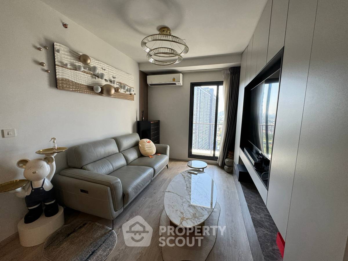 picture 2-BR Condo At The Tree Pattanakarn-Ekkamai, 17th Floor | 300m ARL Ramkhamhaeng (ID 3124695) - 2/9