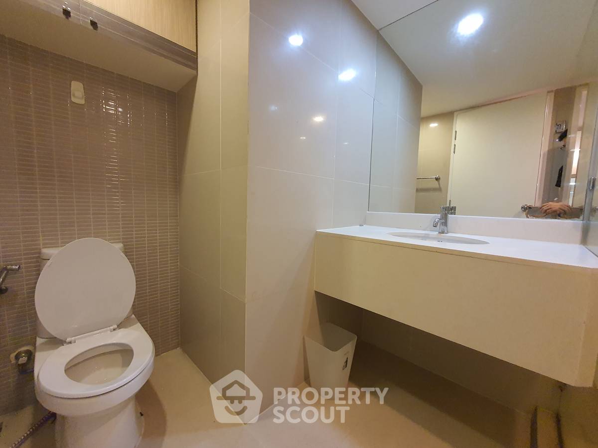 picture 2-BR Condo At The Trendy Condominium, 200m to BTS Nana (ID 3121965) - 3/19
