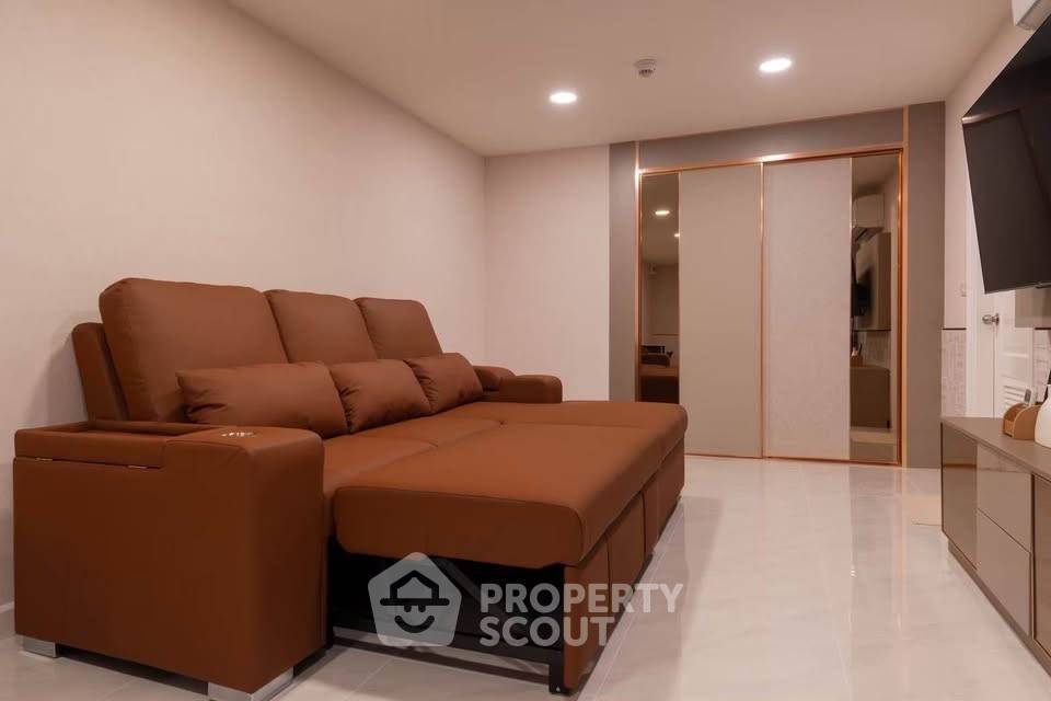 picture High-Floor 1-BR 68 Sqm At Nusa State Tower Condo, 400m BTS Saphan Taksin (ID 3123406) - 10/29