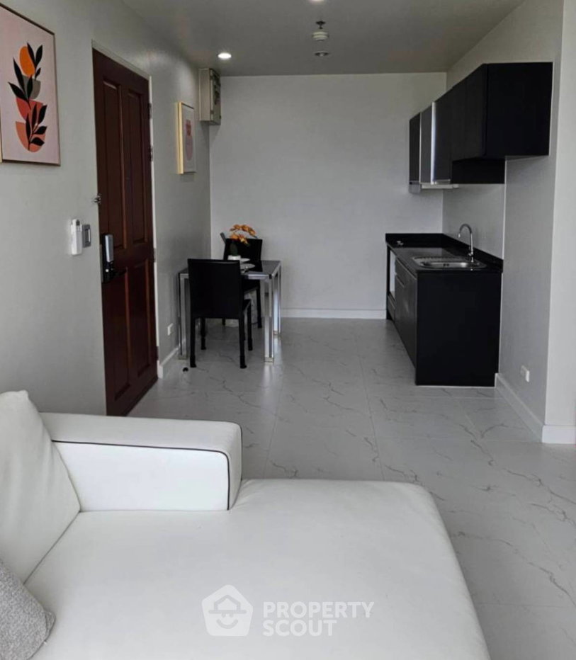 picture High-Floor 2-BR Condo 62 Sqm, The Complete Narathiwat (Chong Nonsi) (ID 1761360) - 5/7