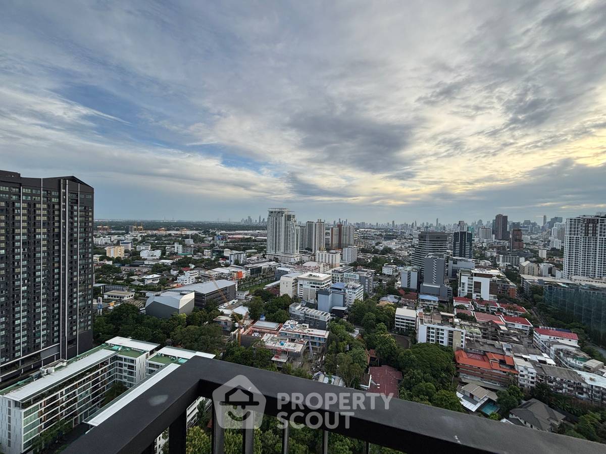 picture 2-BR 53 Sqm, High-Floor at Rhythm Sukhumvit 44/1, 70m to BTS Phra Khanong (ID 3115712) - 16/16