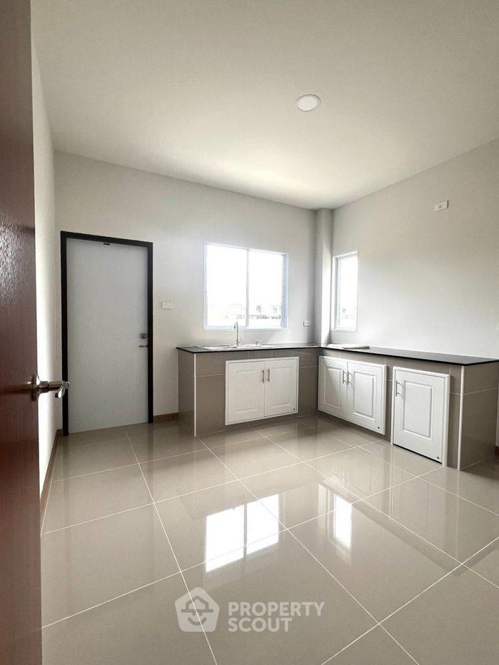 picture 4-BR House For Sale, Pet-Friendly Suksomruethai Project Near Yang Noeng (ID 3119911) - 3/10