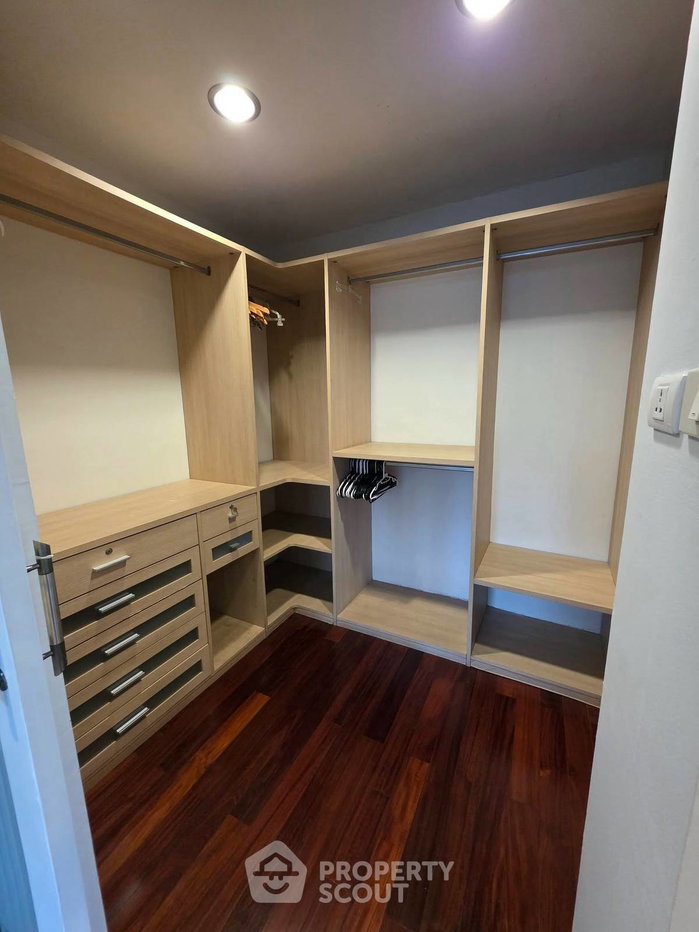 รูป คอนโด 2 ห้องนอน พร้อมเลี้ยงสัตว์ Beverly Hill Mansion Sukhumvit 63 ชั้น 8 ใกล้ BTS เอกมัย (ID 3126530) - รูปที่ 13/17