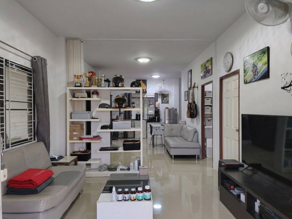 รูป ขายถูก บ้านเดี่ยวชั้นเดียว หมู่บ้านวโรรส 8 บ้านค่าย-ระยอง ทำเลดี เดินทางสะดวก เข้า-ออก ได้หลายเส้นทาง - รูปที่ 3/9