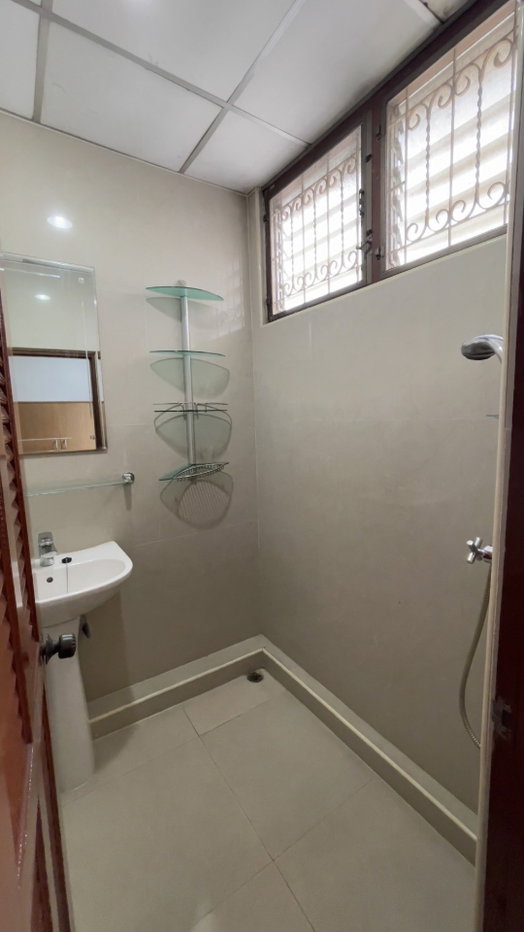 รูป ห้ามพลาด บ้านเอกมัย 5 ห้องนอน 350 ตร.ม. พื้นที่ใหญ่คุ้มค่า ใกล้ทองหล่อ - U6504446 - รูปที่ 10/19