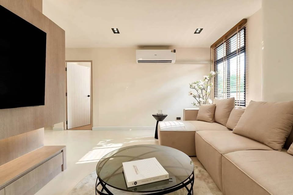 รูป 🏡 ขายด่วน! บ้านสร้างใหม่ หมู่บ้านพราว สันผักหวานหลวง ตกแต่งครบ ฟรีโอน 📞 063-664-9056 - รูปที่ 11/19