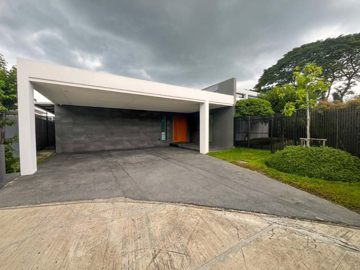รูป 🏡✨ พูลวิลล่าชั้นเดียวสุดหรู ในโครงการคุณภาพ ใกล้สนามบินและโรงเรียนนานาชาติ #เชียงใหม่ ราคาเพียง 110,000 บาท/เดือน ✨  #AHD-V0136 - รูปที่ 1/35