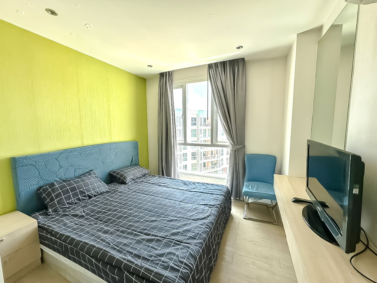 picture Grande Caribbean Condo for Sale 2 Bedroom Pool View - 6/9