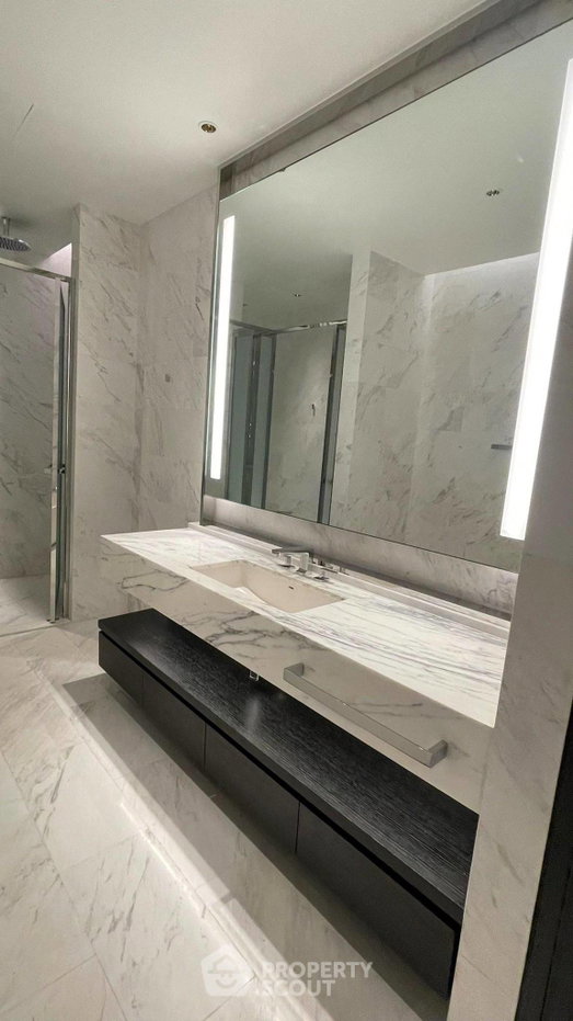 picture 3-BR 192 Sqm On 30th Floor At Four Seasons Private Residences, BTS Saphan Taksin (ID 851322) - 2/15