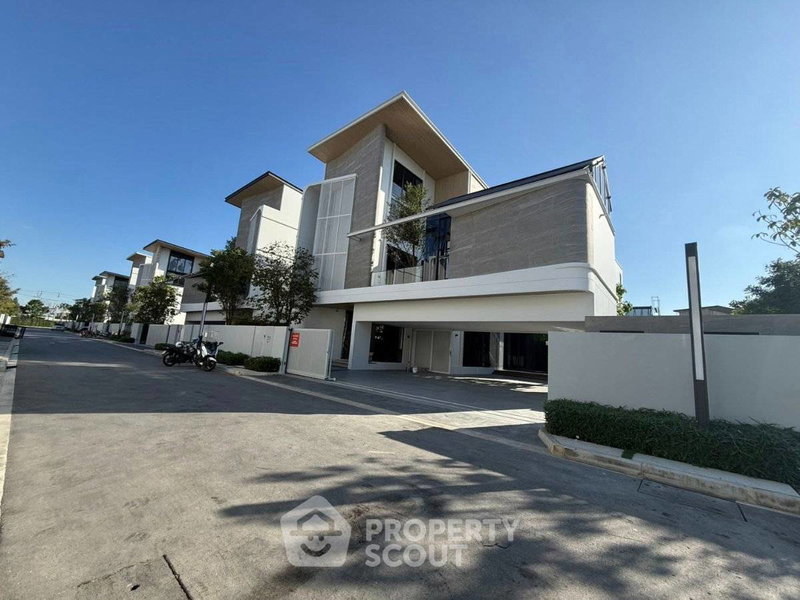 บ้านเดี่ยวให้เช่า : บ้าน 5 ห้องนอน ให้เช่า โครงการ Vive Krungthep Kreetha ใกล้ สะพานสูง (ID 3128478)