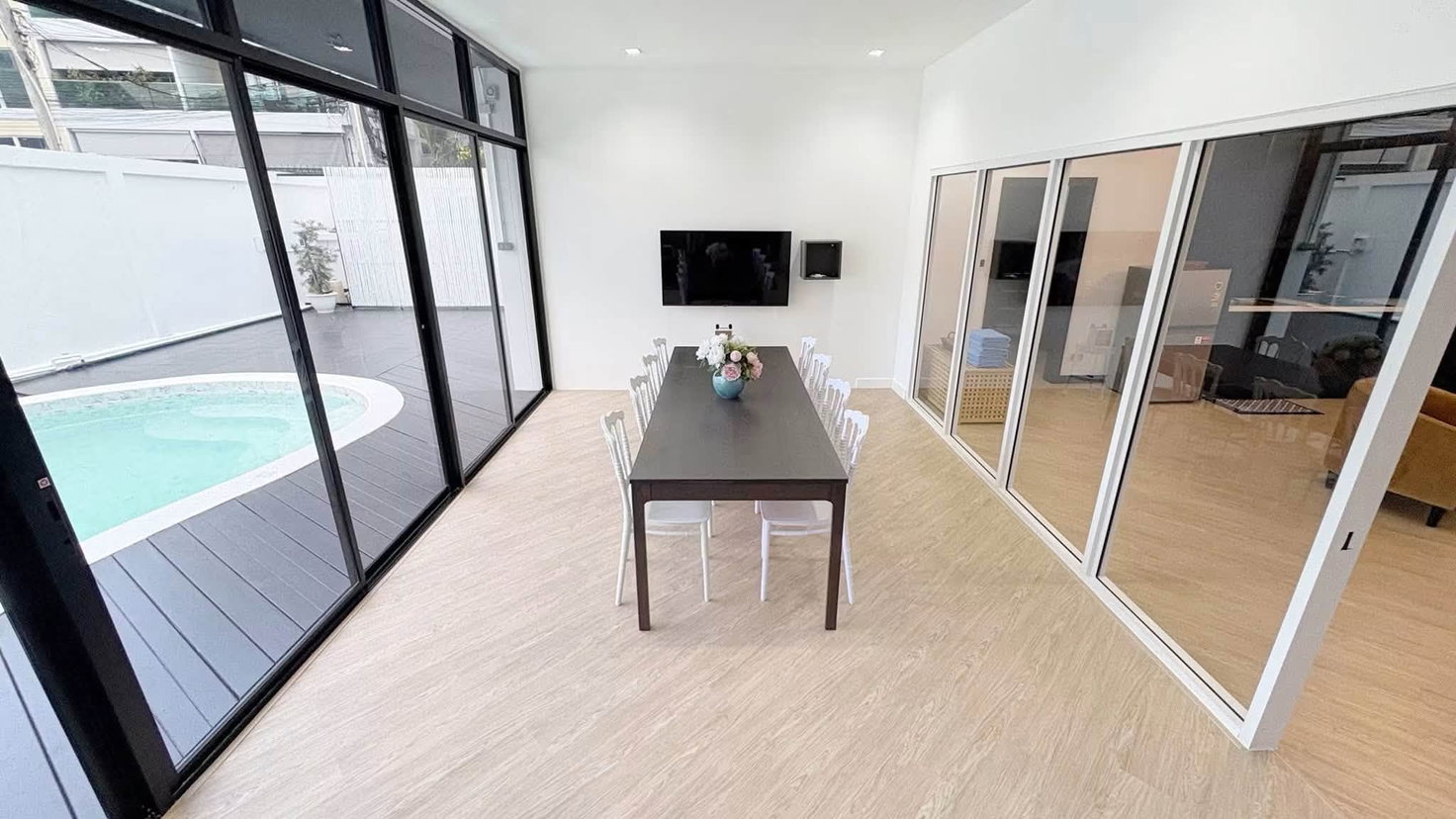 picture Pool Villa for Sale Pratumnak Pattaya Prime Location - 4/13