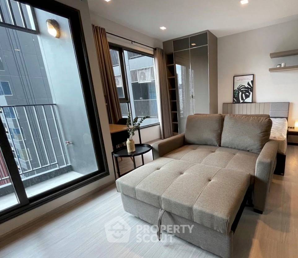 picture Well-Priced 1-BR Condo, Life Asoke - Rama 9, MRT Phra Ram 9 (ID 3073050) - 1/7