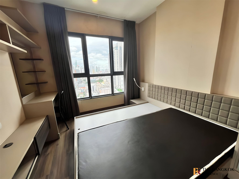 Ready-to-move-in Condo, Central City Location Teal Sathorn-Taksin near BTS Wongwian Yai
