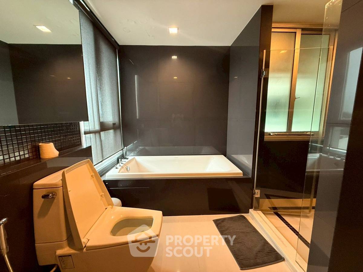 รูป คอนโด 1 ห้องนอน 50 ตร.ม. ใน Rhythm Sathorn ใกล้ BTS สะพานตากสิน 300 ม. (ID 2071506) - รูปที่ 13/14