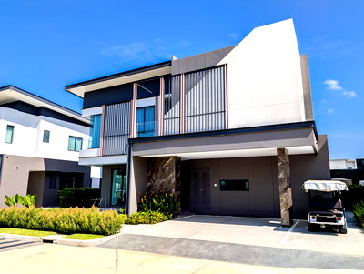 Houses for sale Bang Lamung Chonburi : Luxury House Near International Schools East Pattaya