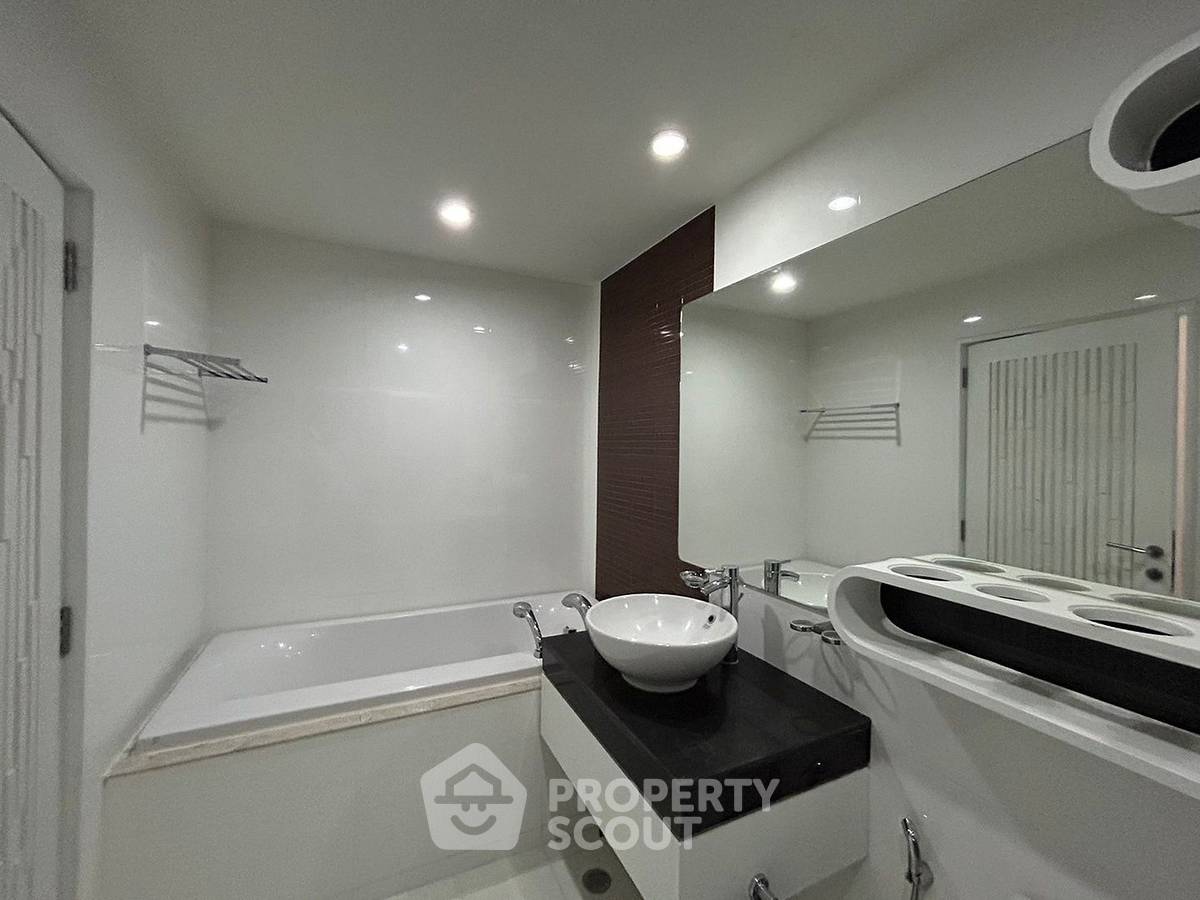 picture 2-BR Condo For Rent, The Star Estate @ Narathiwas, Chong Nonsi (ID 1139018) - 16/18