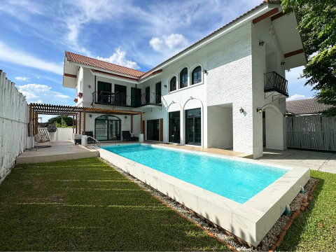 Premium house style for rent with 3 bedrooms, 3 bathrooms, 1 kitchen, fully furnished with a private pool and large garden.