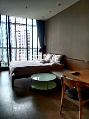 Condos for rent : 🔥18K🔥- Studio 28 sq.m. High Fl.15+ Close to Emquartier & Shuttle bus to BTS Phrom Phong at Park 24 or Park Origin Phrom Phong Condo / For Rent