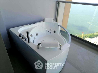 Condos for sale : 1-BR 40 Sqm, 45th-Floor Condo at Copacabana Beach Jomtien (Jomtien Beach) (ID 2713890)
