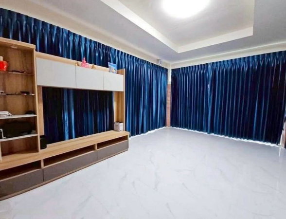 picture Quality detached houses for sale in Nathawadee 3 Sriracha project. Excellent location and great value. - 2/12