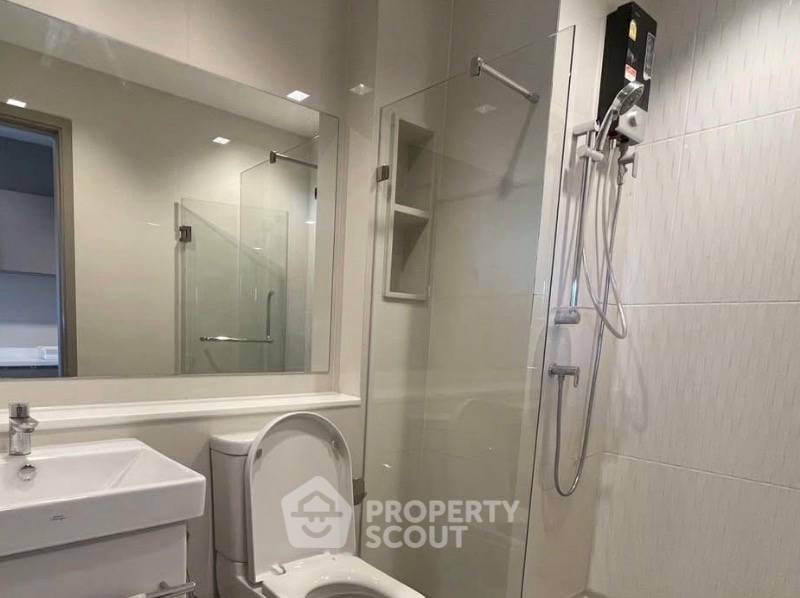 picture Well-Priced 1-BR Condo, Life Asoke - Rama 9, MRT Phra Ram 9 (ID 3073050) - 4/7