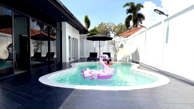 Houses for sale Bang Lamung Chonburi : Pool Villa for Sale Pratumnak Pattaya Prime Location