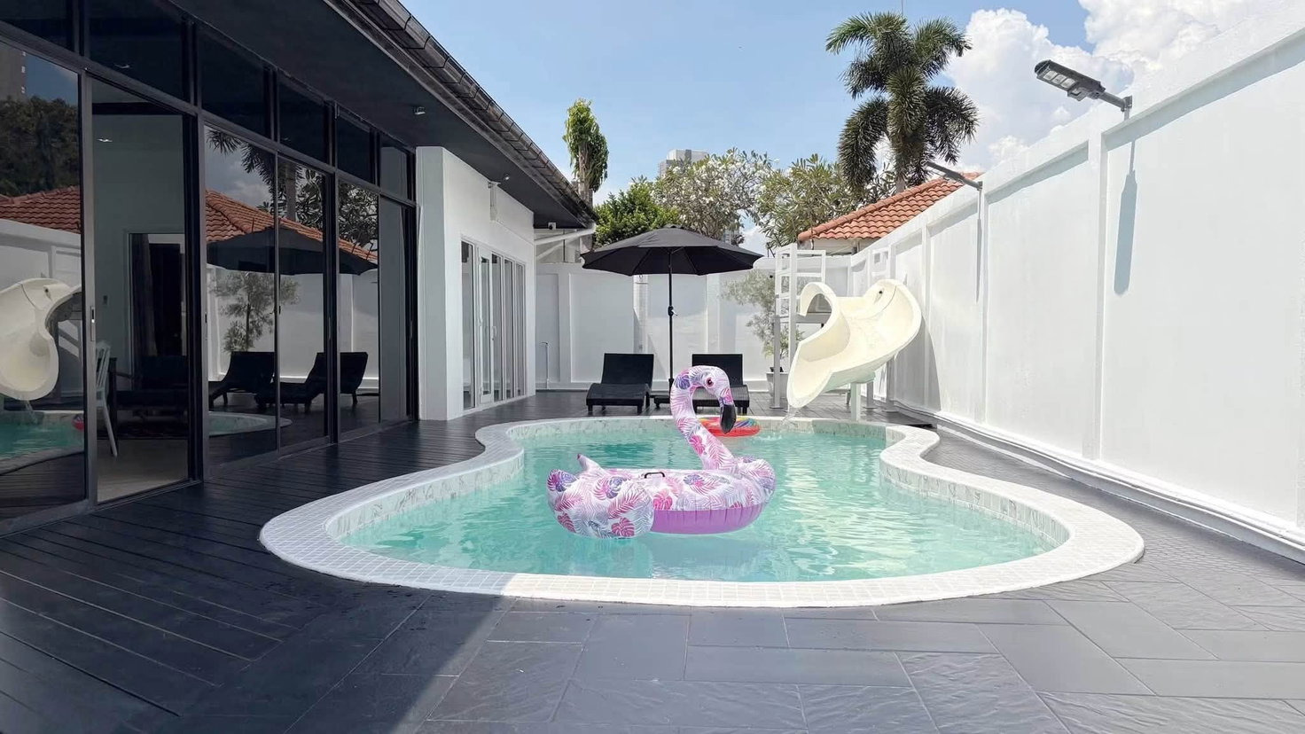picture Pool Villa for Sale Pratumnak Pattaya Prime Location - 1/13